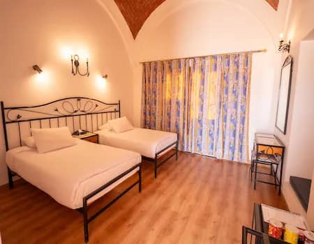 Seafront Deluxe Chalet - image