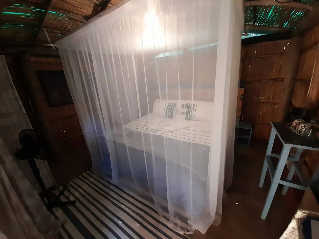 Standard Two Sleeper En suite - image