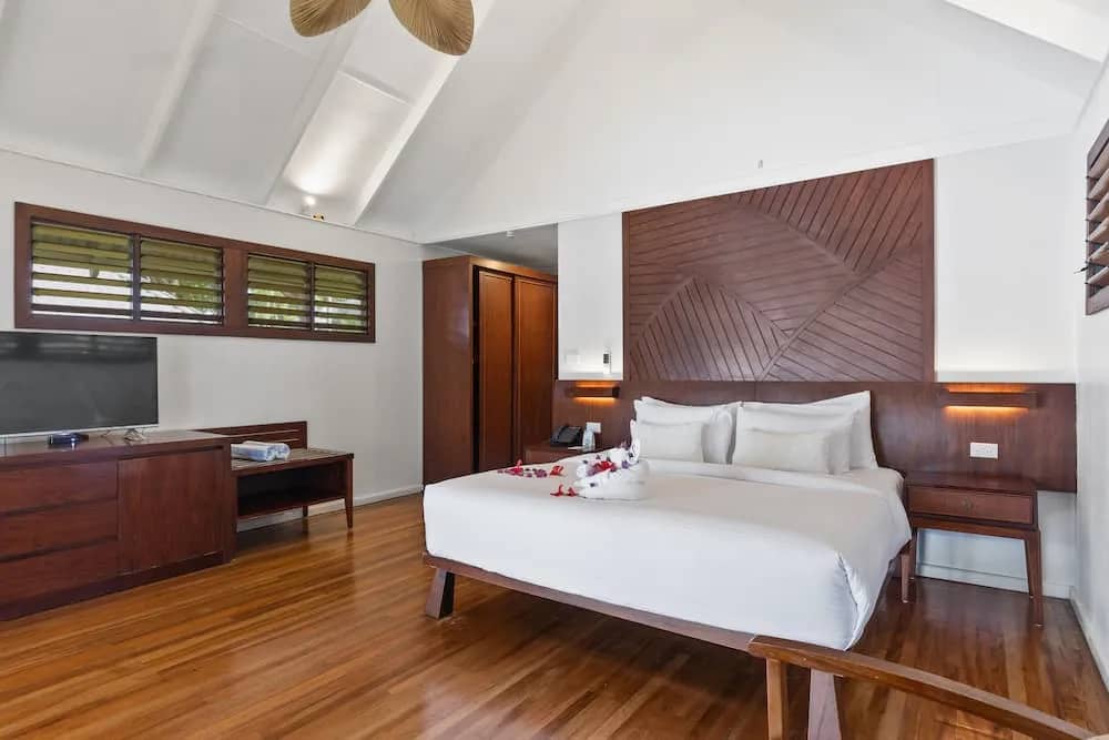 Premium Waterfront Fare - image