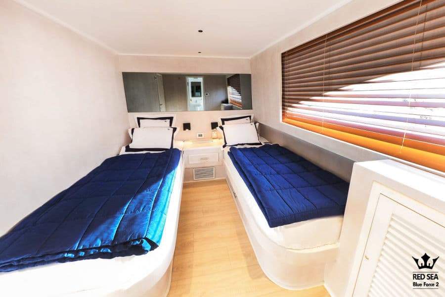 Twin Main Deck - image