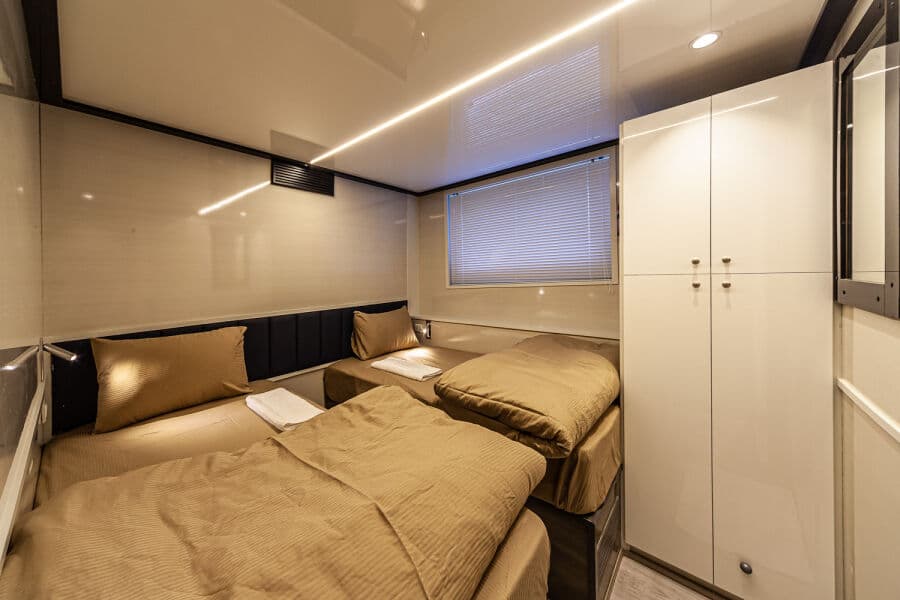 Twin Lower Deck - image