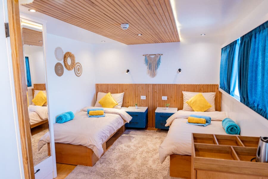 Twin Bed Convertible to Double Upper Deck - image