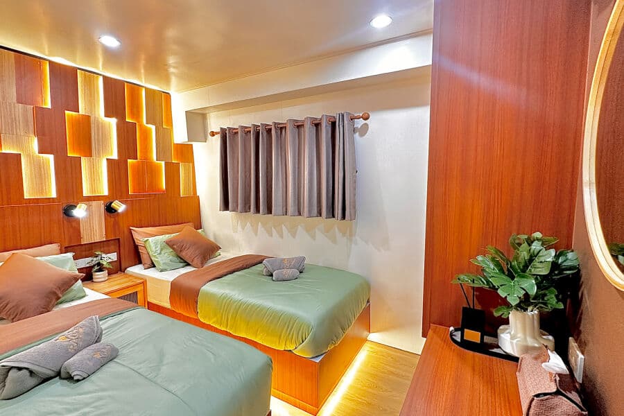 Standard Twin Main Deck - image