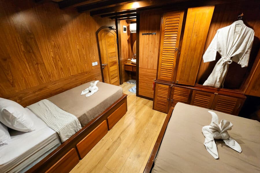 Twin Beds Lower Deck - image