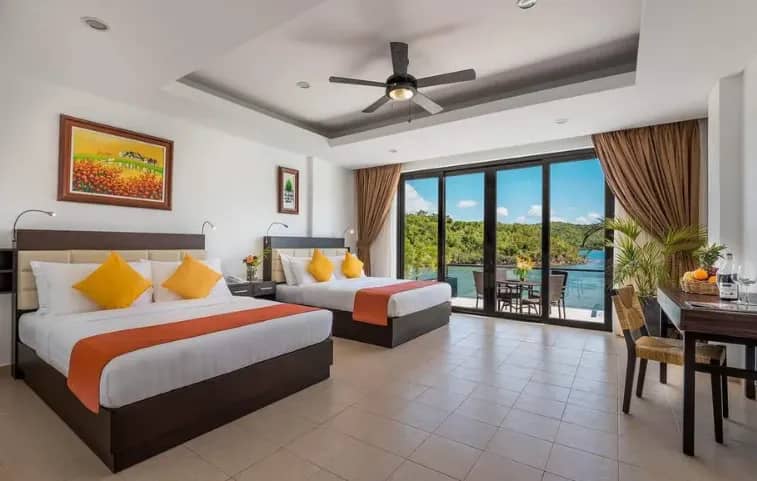 Waterfront King - image Waterfront King - image