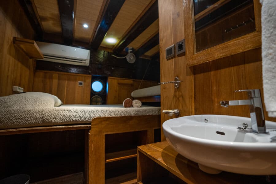 Standard Twin Lower Deck - image Standard Twin Lower Deck - image