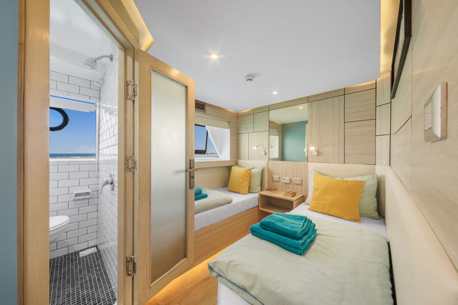 Standard Twin Upper Deck - image Standard Twin Upper Deck - image