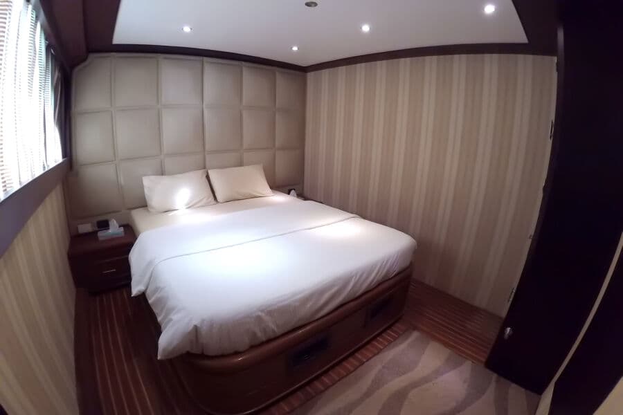 Suite Upper Deck - image Suite Upper Deck - image